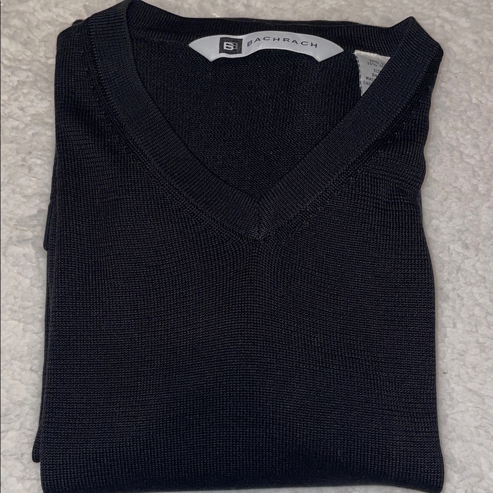 Bachrach Men's V-Neck Sweater - True Black. 75% Silk, 25% Tencel.  Size Medium.